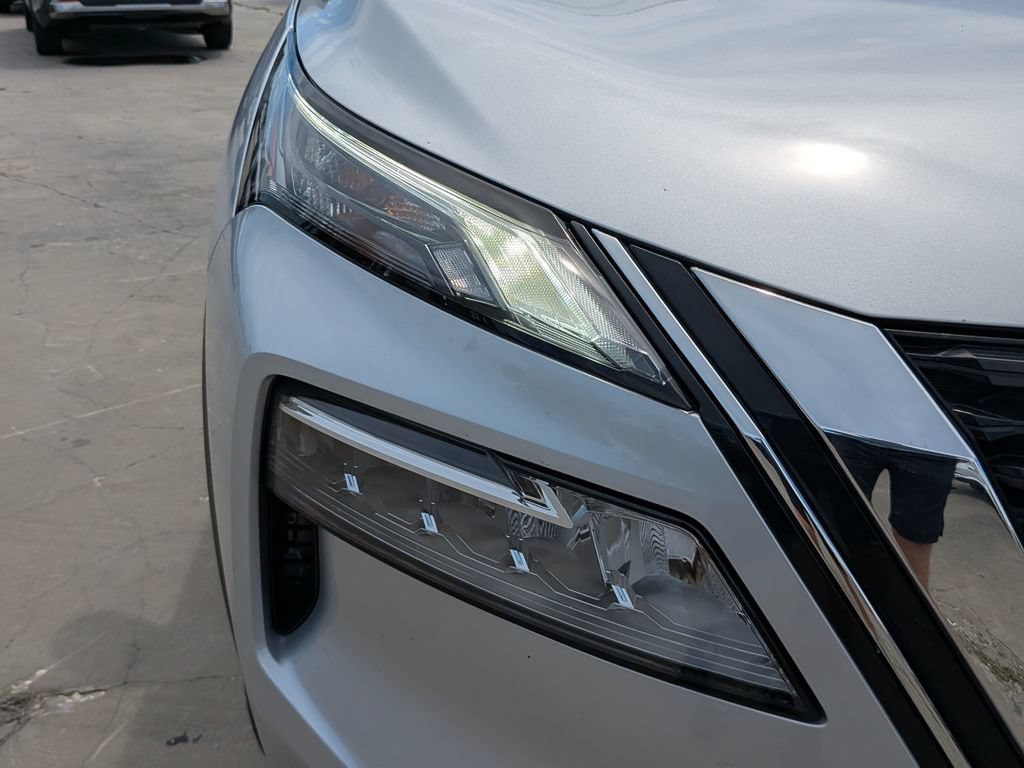 Used 2021 Nissan Rogue SV FWD image 10