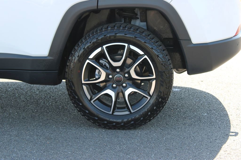 Used 2025 Jeep Compass Trailhawk image 17