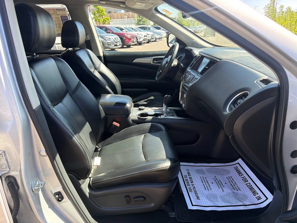 Used 2017 Nissan Pathfinder SL w/ SL Premium Package AWD/4WD image 10