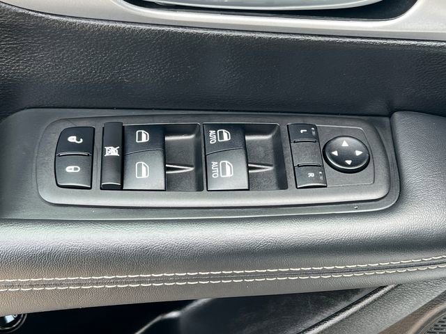 Used 2024 Chrysler Pacifica Limited FWD image 18