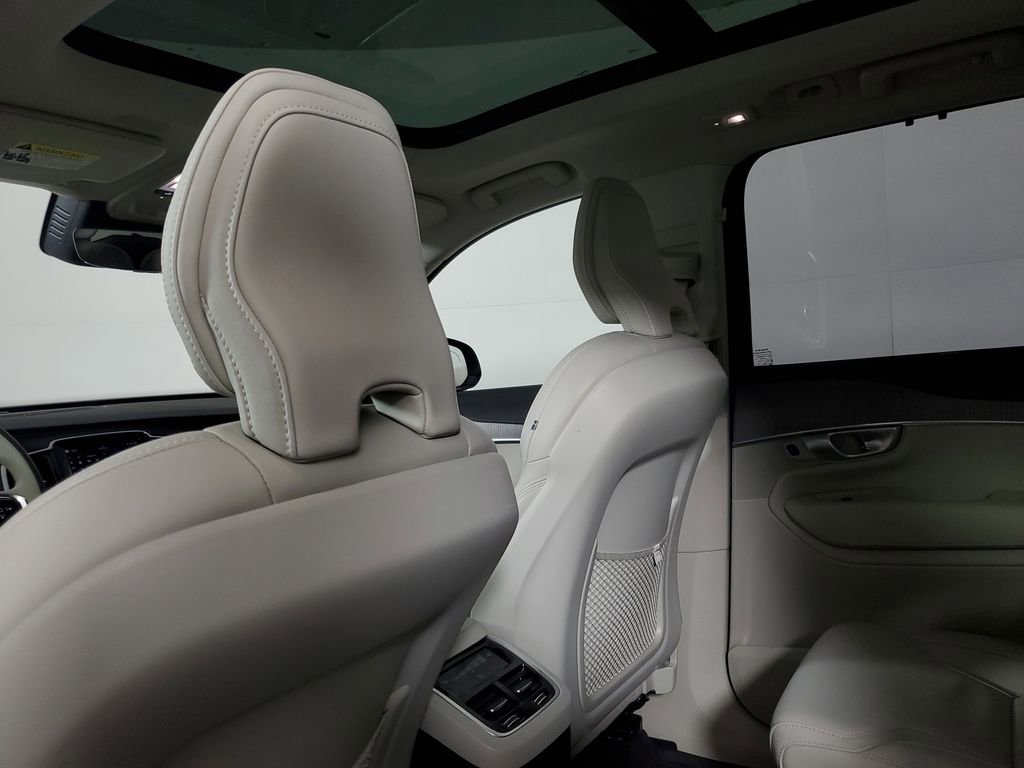 Certified 2024 Volvo XC90 B6 Ultimate w/ Protection Package Premier image 16
