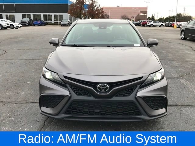 Used 2022 Toyota Camry SE image 2