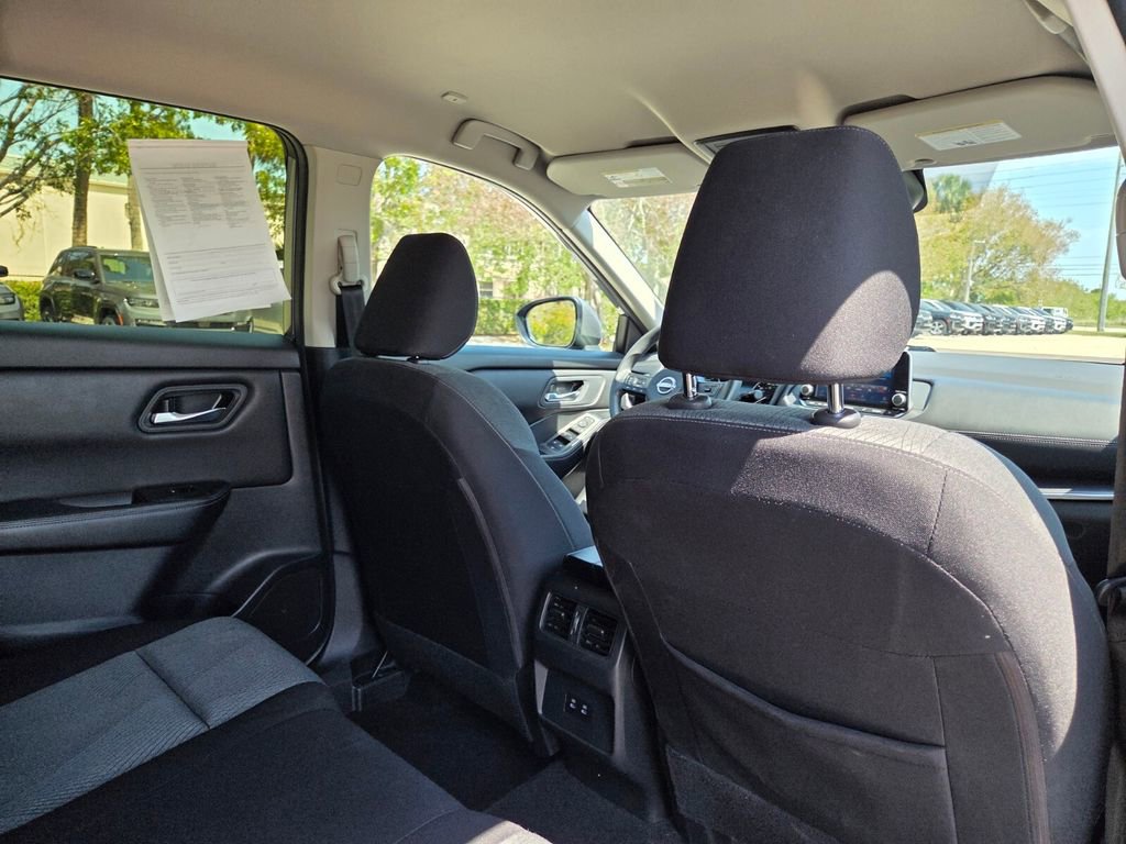 Used 2024 Nissan Rogue SV image 12