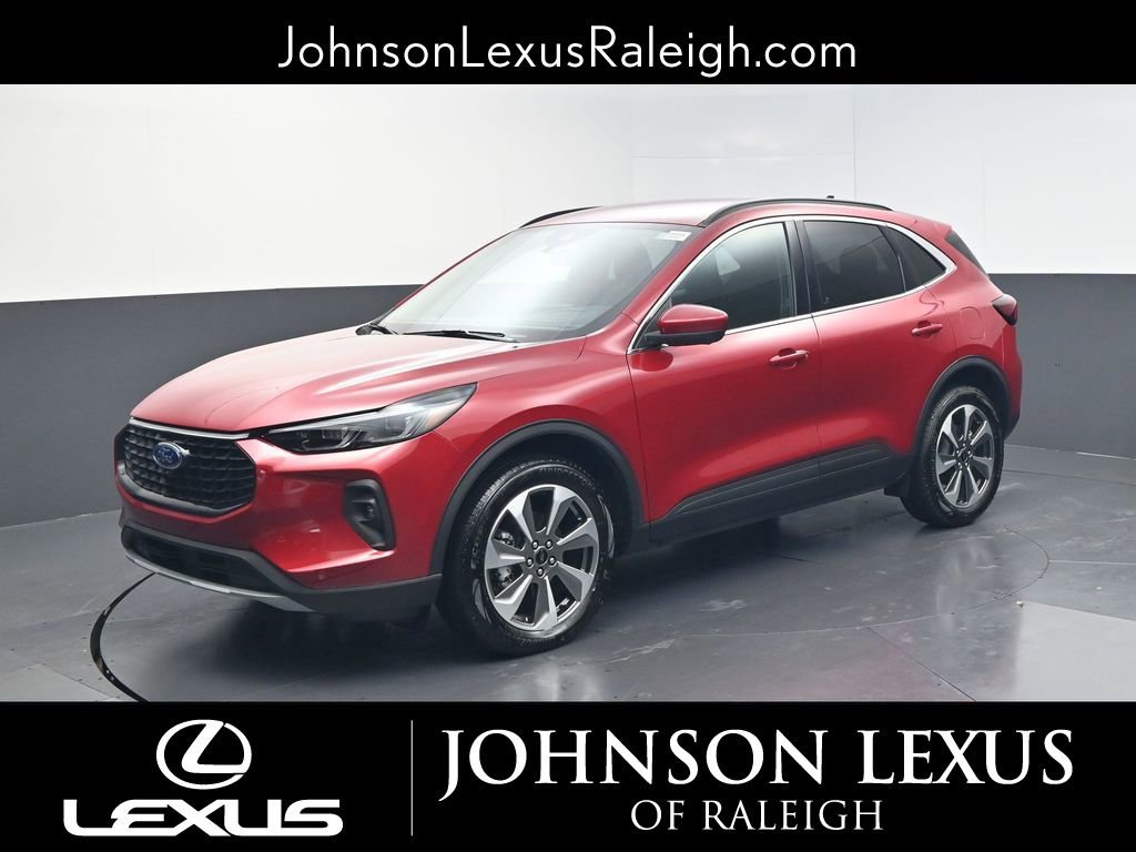 Used 2025 Ford Escape Platinum w/ Premium Technology Package image 1