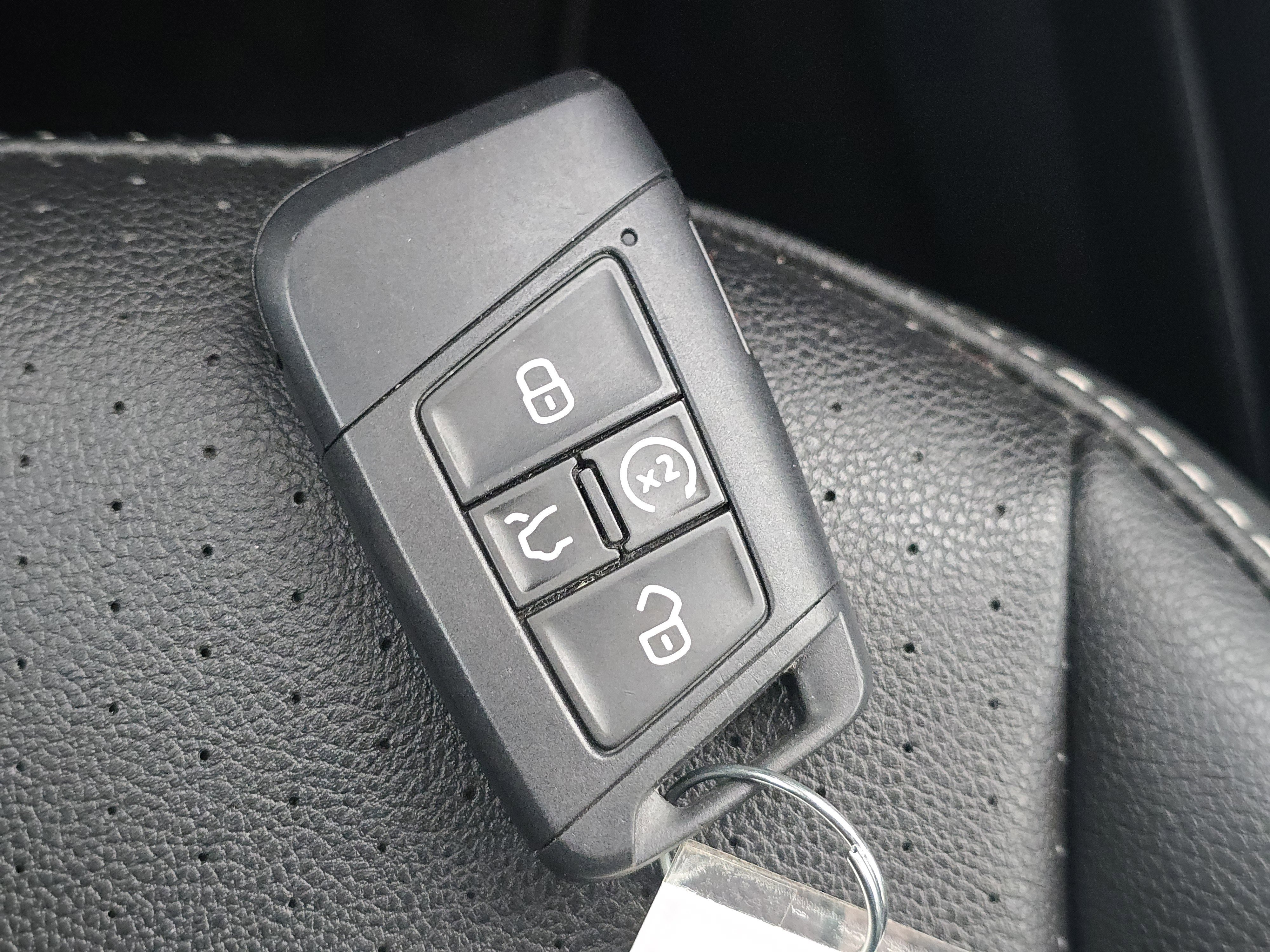 Certified 2023 Volkswagen Tiguan SE w/ Panoramic Sunroof Package image 27