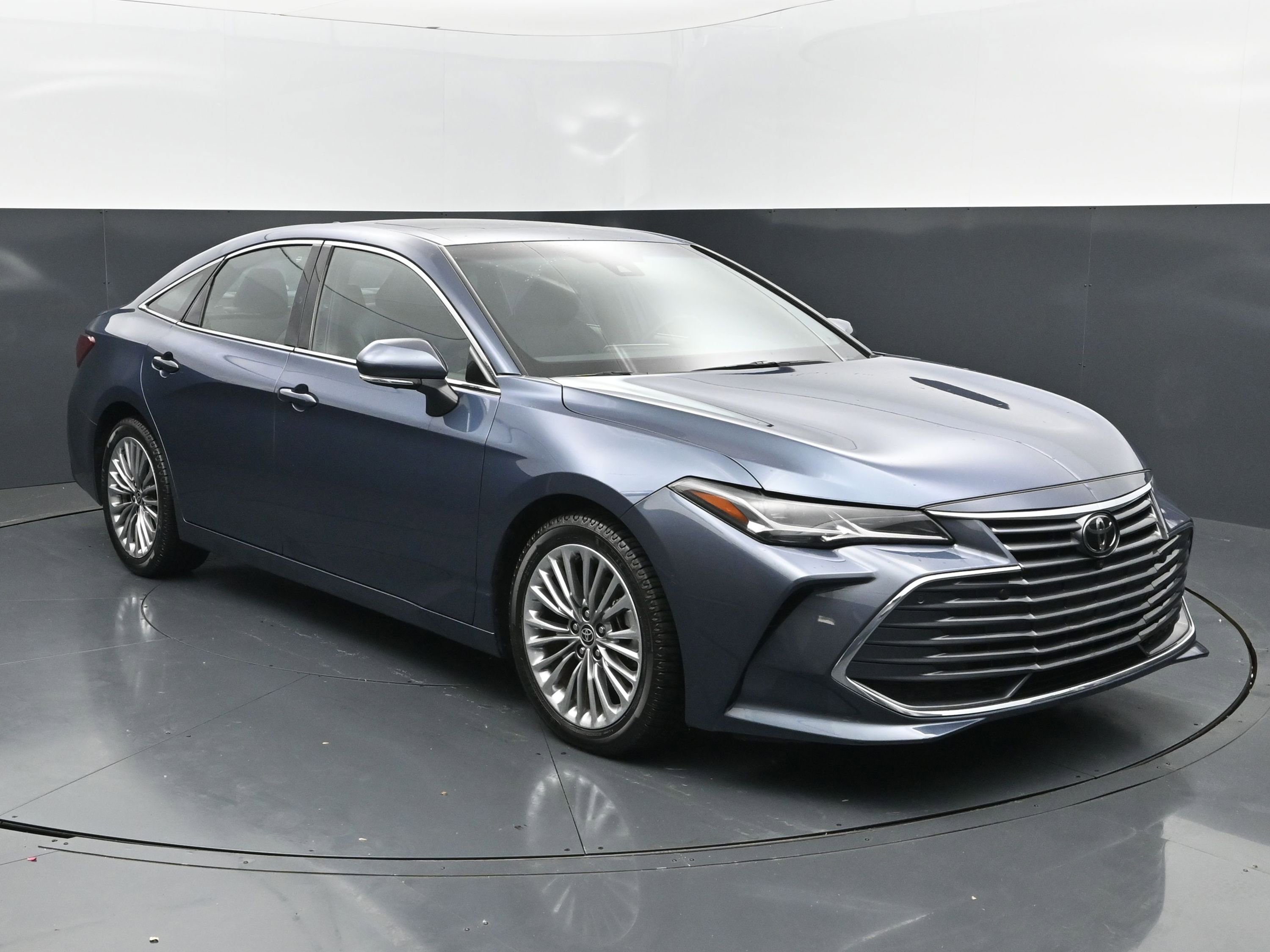 Used 2022 Toyota Avalon Limited w/ Advanced Safety Package FWD image 7
