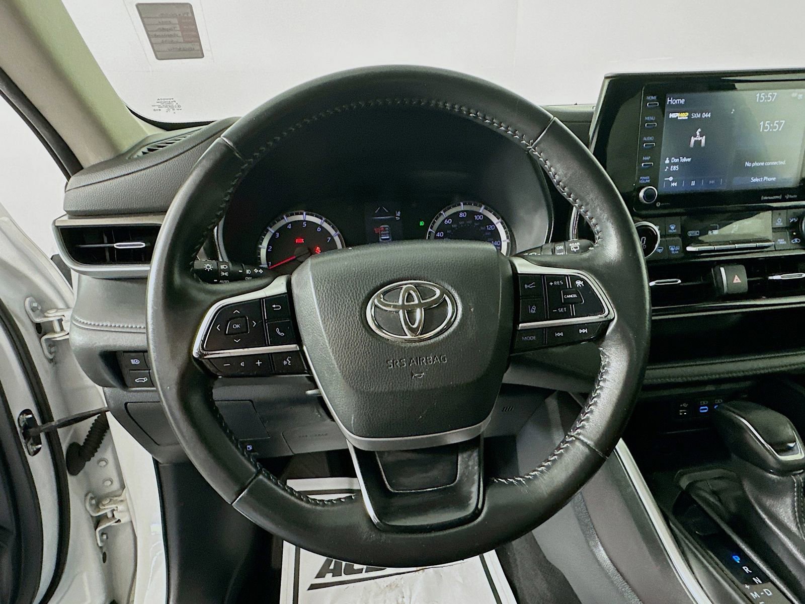 Used 2022 Toyota Highlander LE FWD image 12