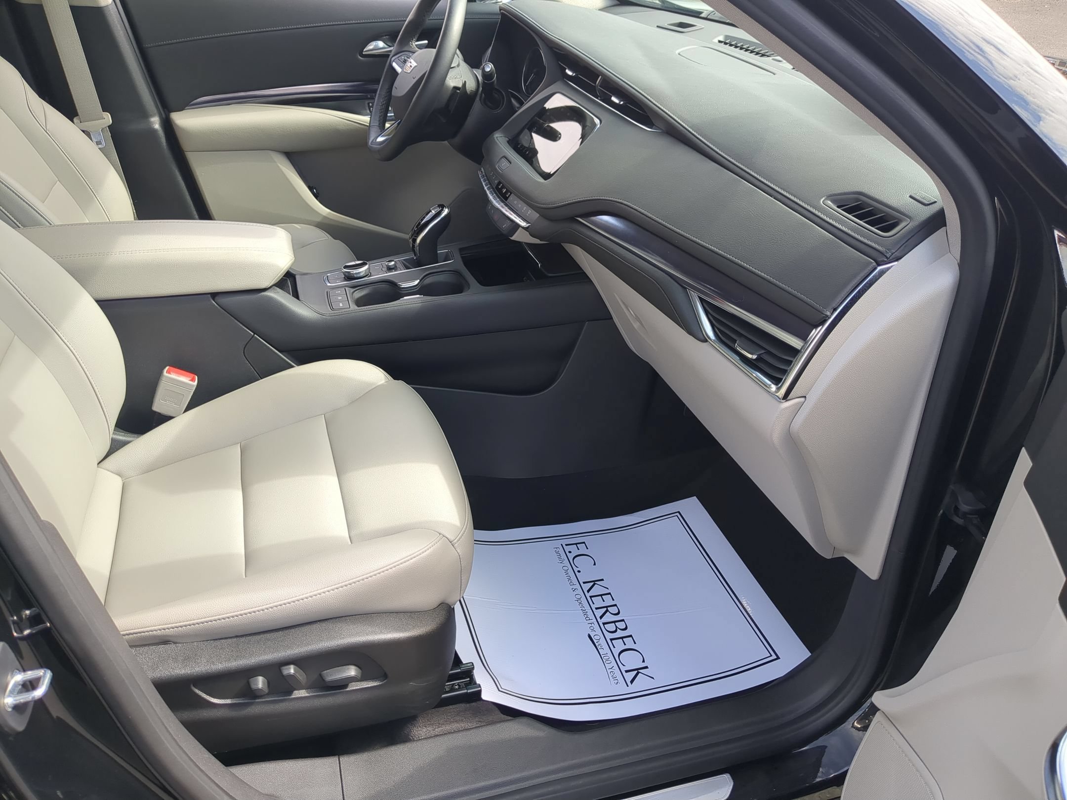 Certified 2023 Cadillac XT4 Luxury w/ Cold Weather Package FWD image 25