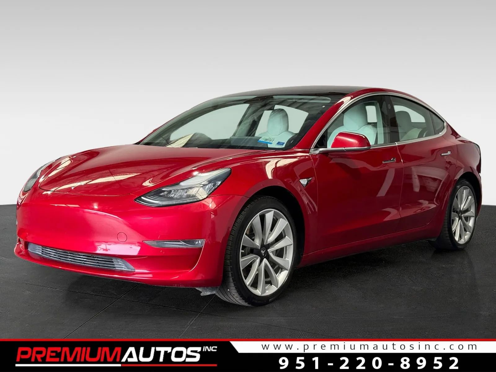 Used 2019 Tesla Model 3 Standard Range Plus image 1