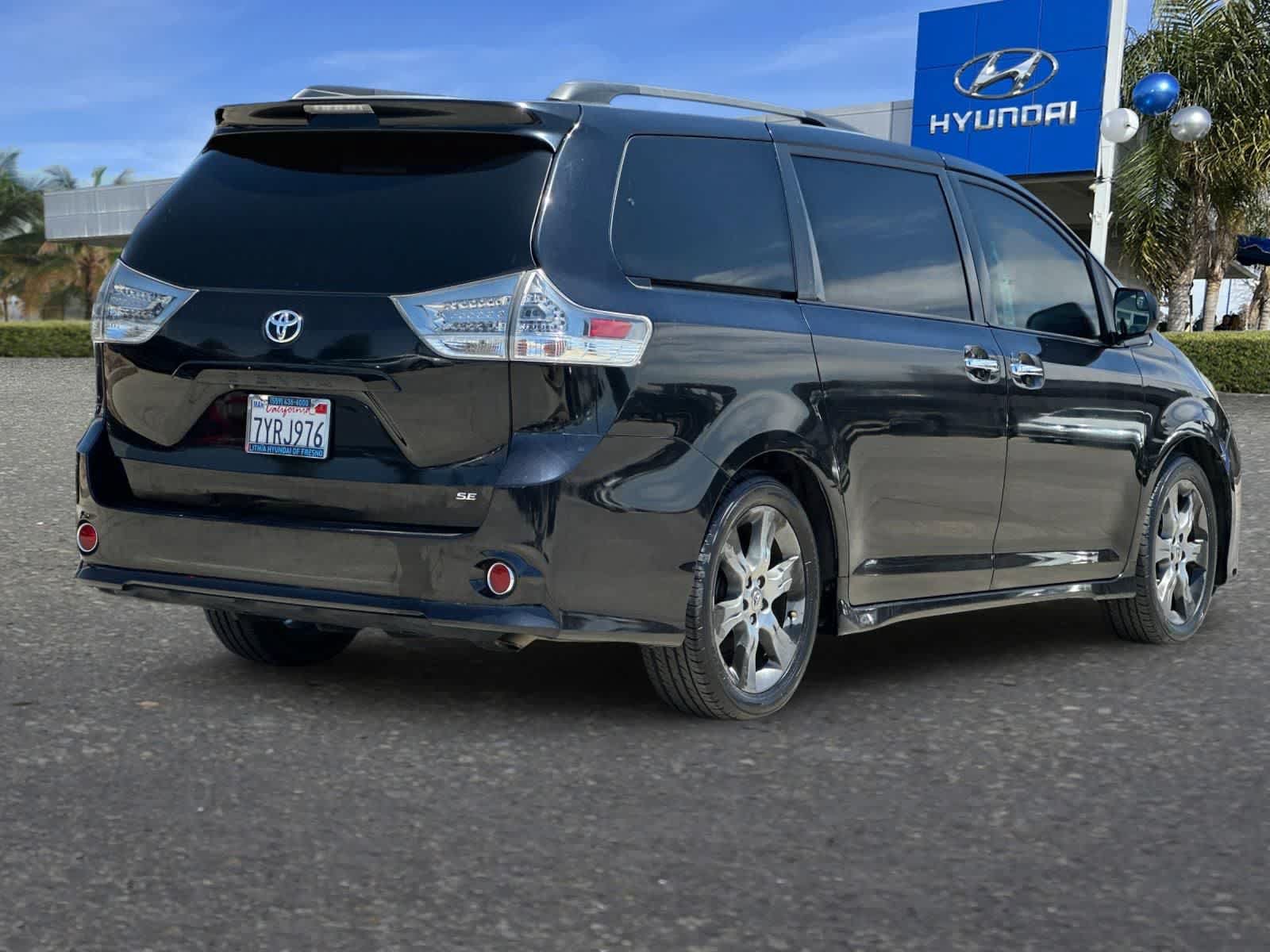 Used 2015 Toyota Sienna SE FWD video 3