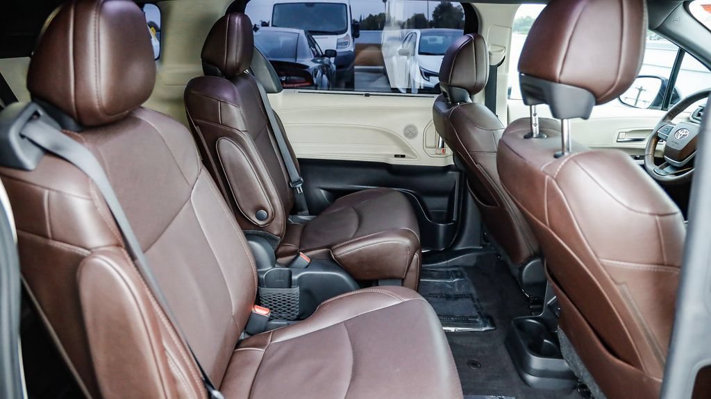 Used 2024 Toyota Sienna Platinum AWD/4WD image 20