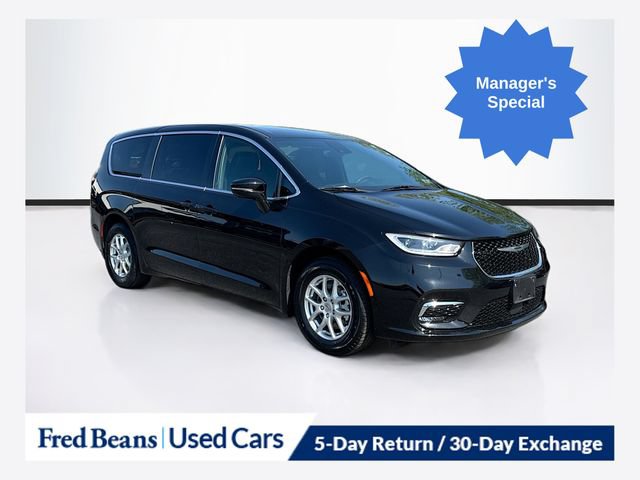 Used 2025 Chrysler Pacifica Select FWD image 1