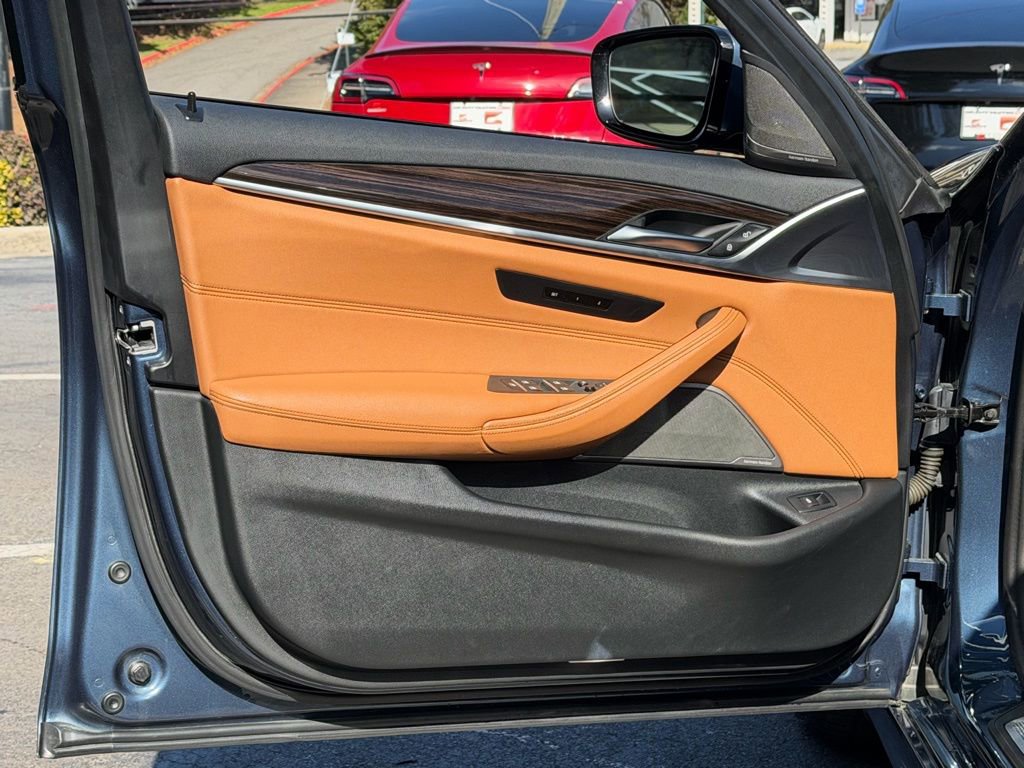 Used 2023 BMW 540i xDrive w/ M Sport Package image 29