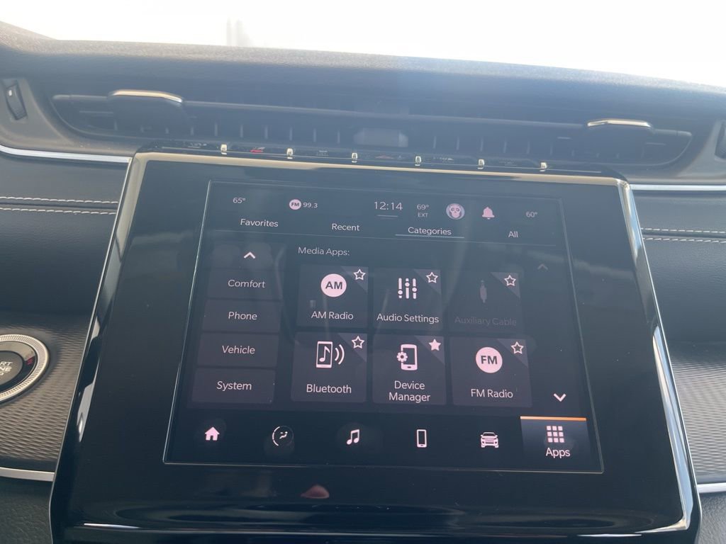 Used 2023 Jeep Grand Cherokee Laredo image 15