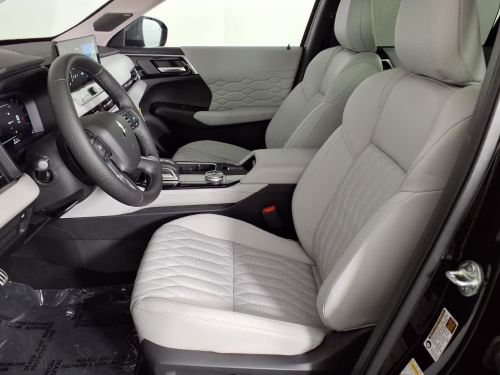 Used 2025 Mitsubishi Outlander AWD image 20