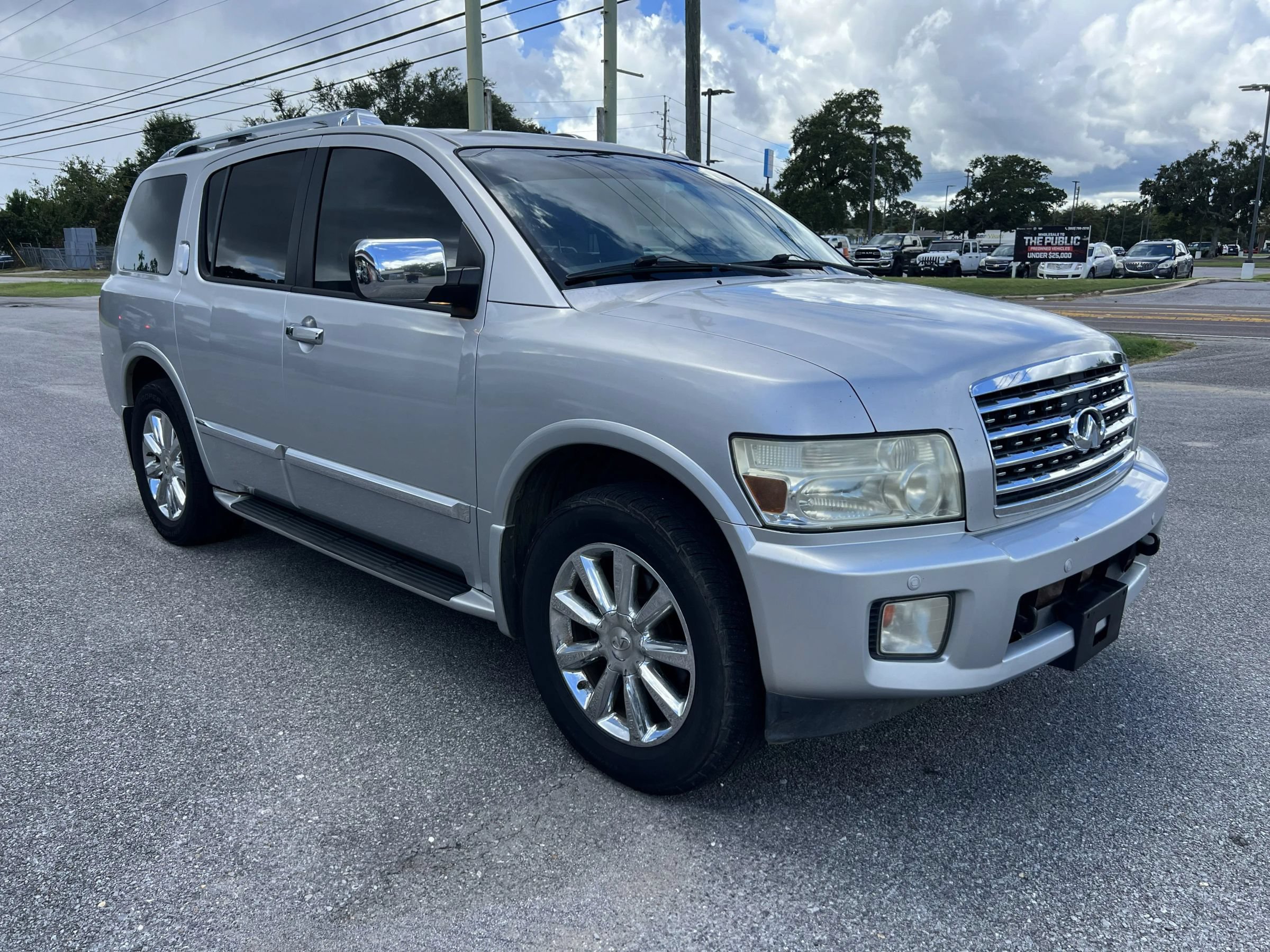 Used 2010 INFINITI QX56 4WD w/ Technology Pkg image 3