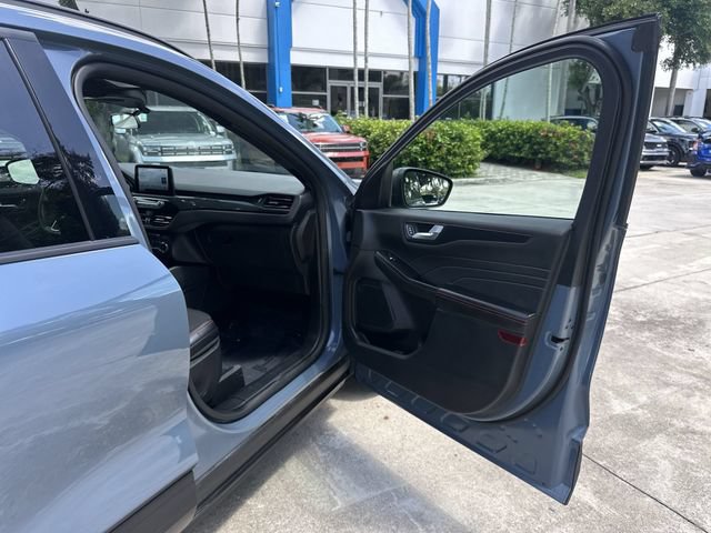 Used 2025 Ford Escape ST-Line FWD image 23