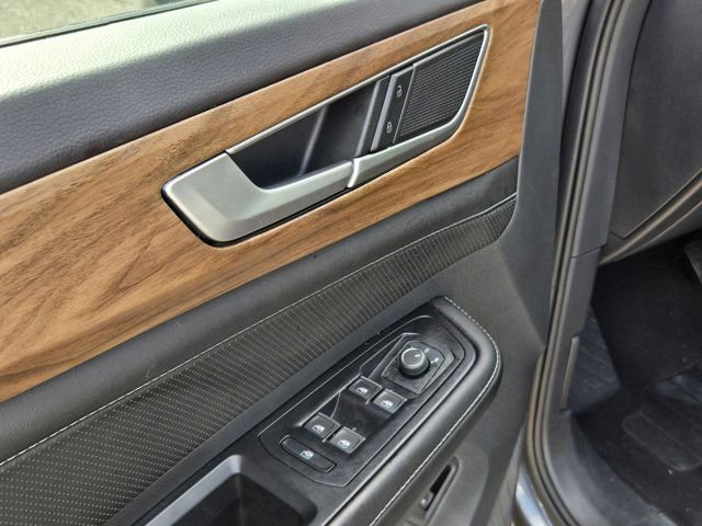 Used 2025 Volkswagen Atlas SE image 14