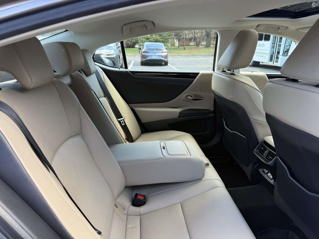 Used 2019 Lexus ES 350 w/ Premium Package FWD image 16