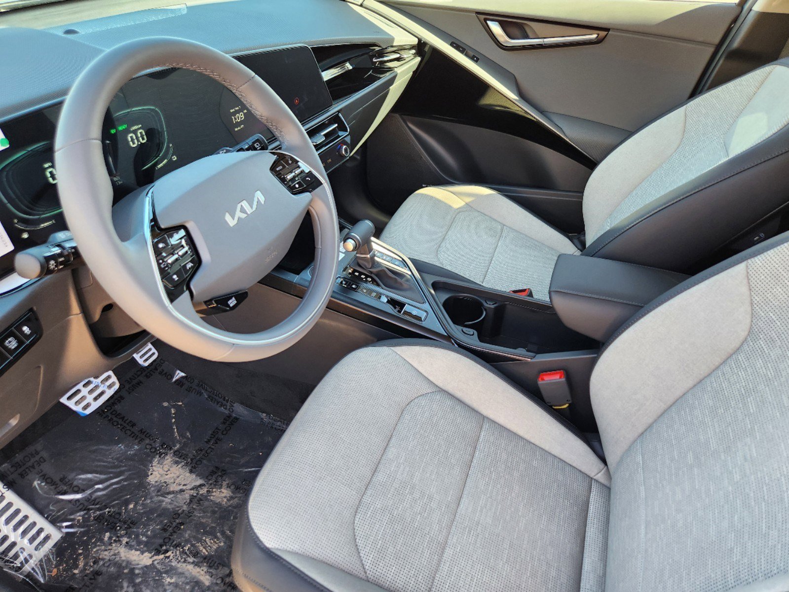 New 2025 Kia Niro SX Touring image 7