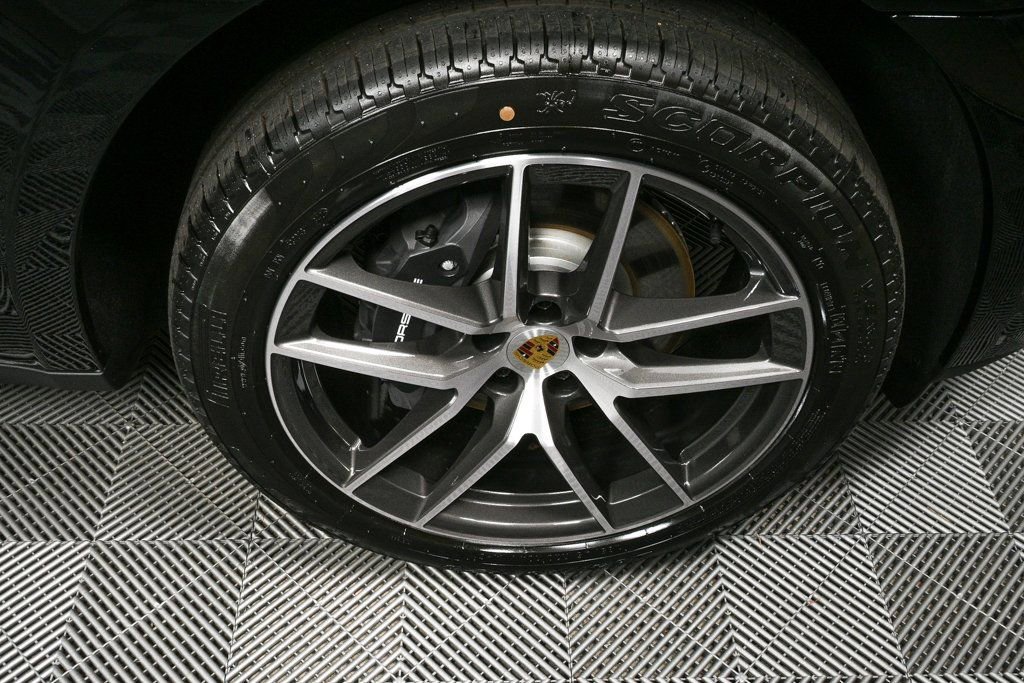Certified 2026 Porsche Macan AWD/4WD image 39
