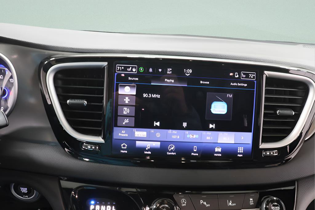 Used 2025 Chrysler Pacifica Select FWD image 10