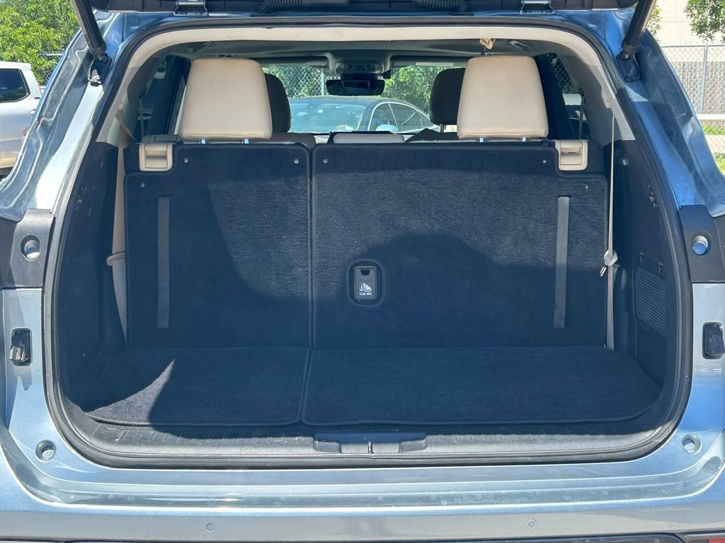 Used 2021 Toyota Highlander Limited FWD image 16