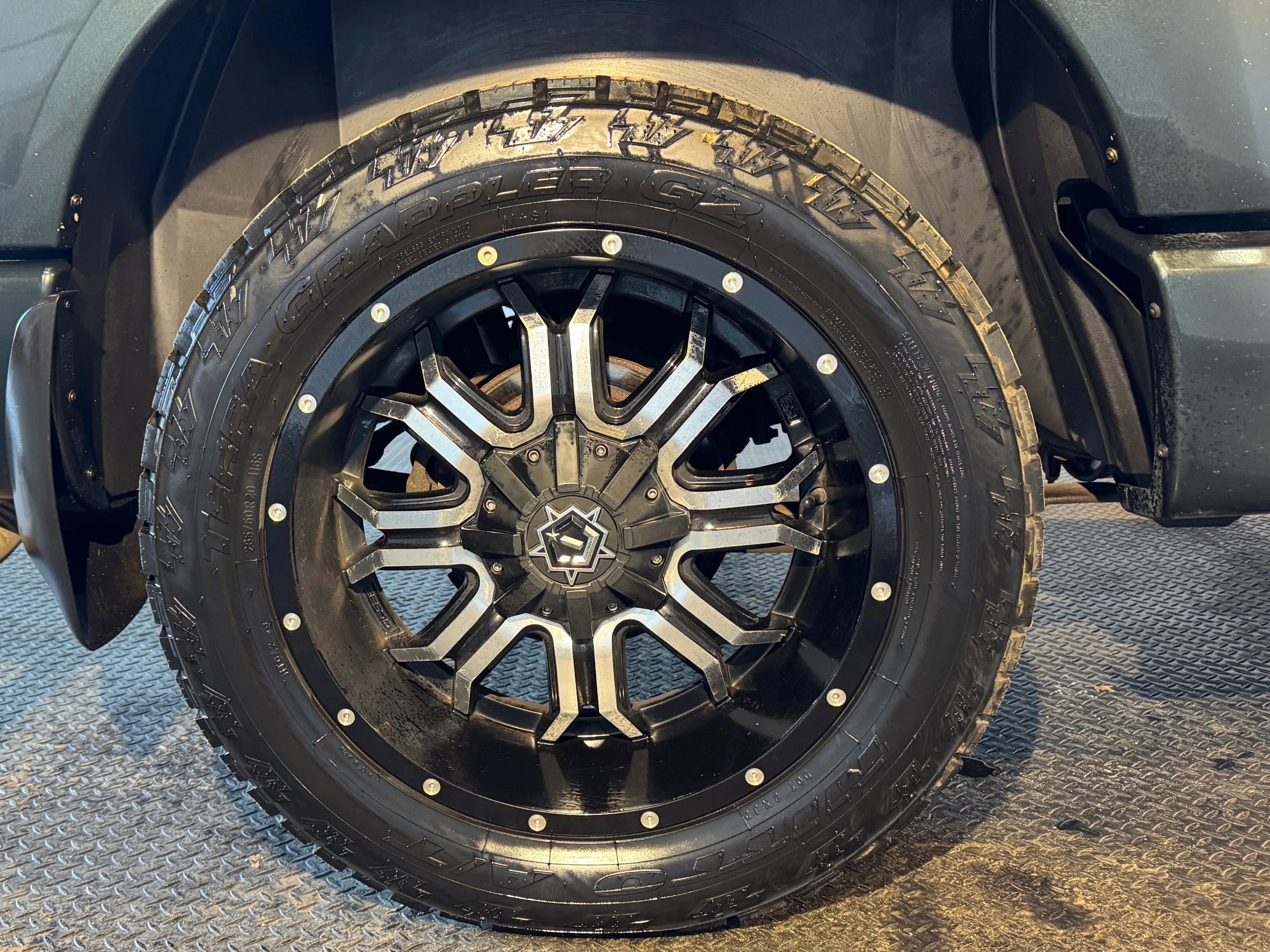 Used 2004 Ford Explorer Sport Trac XLT image 24