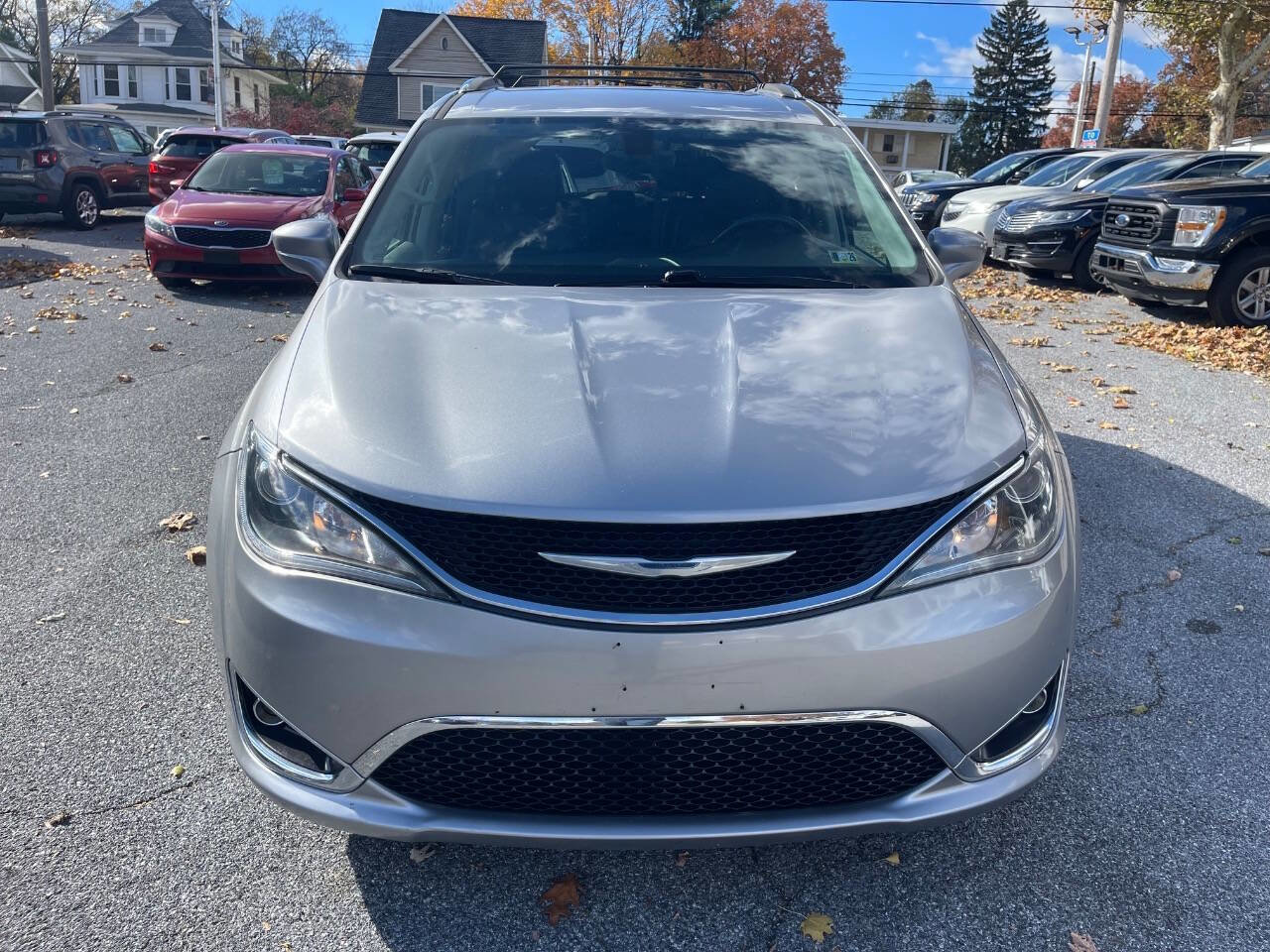 Used 2018 Chrysler Pacifica Touring-L image 9