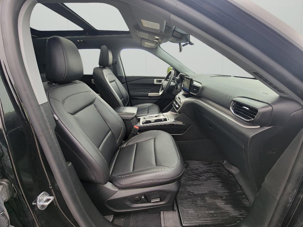 Used 2023 Ford Explorer XLT w/ Equipment Group 202A AWD/4WD image 35