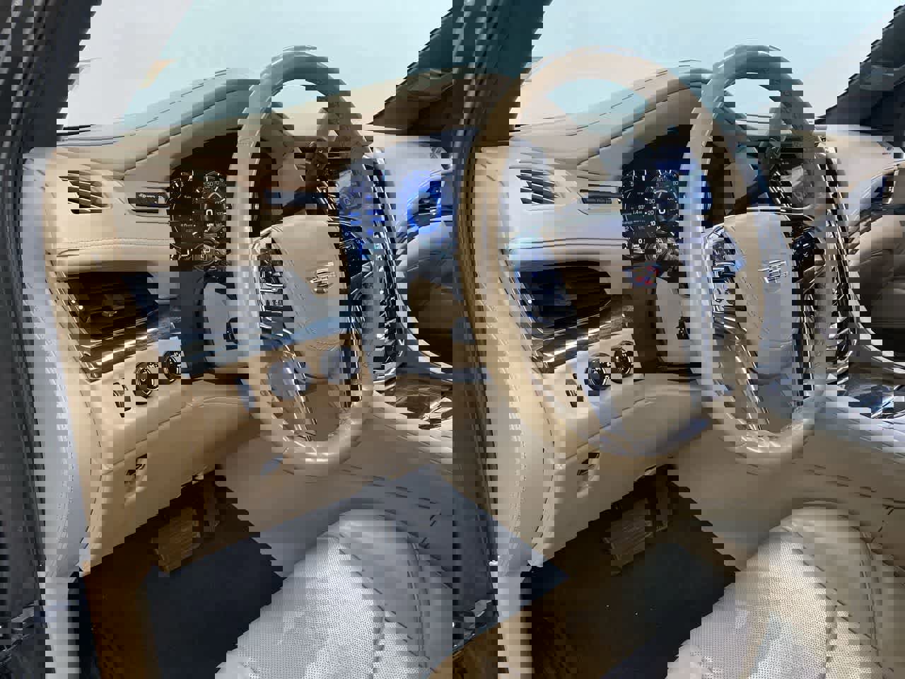 Used 2020 Cadillac Escalade Platinum image 2