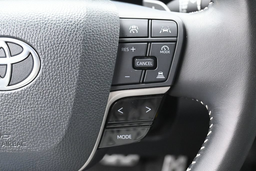 Used 2025 Toyota Camry SE FWD image 17