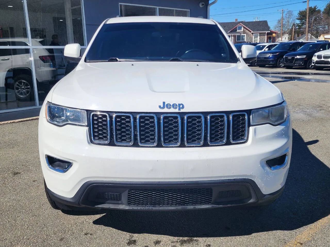 Used 2020 Jeep Grand Cherokee Laredo image 2