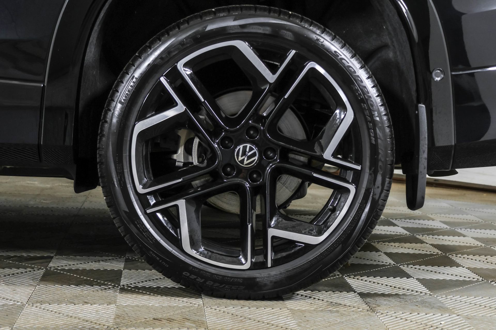 Used 2026 Volkswagen Tiguan SEL R-Line AWD/4WD image 19