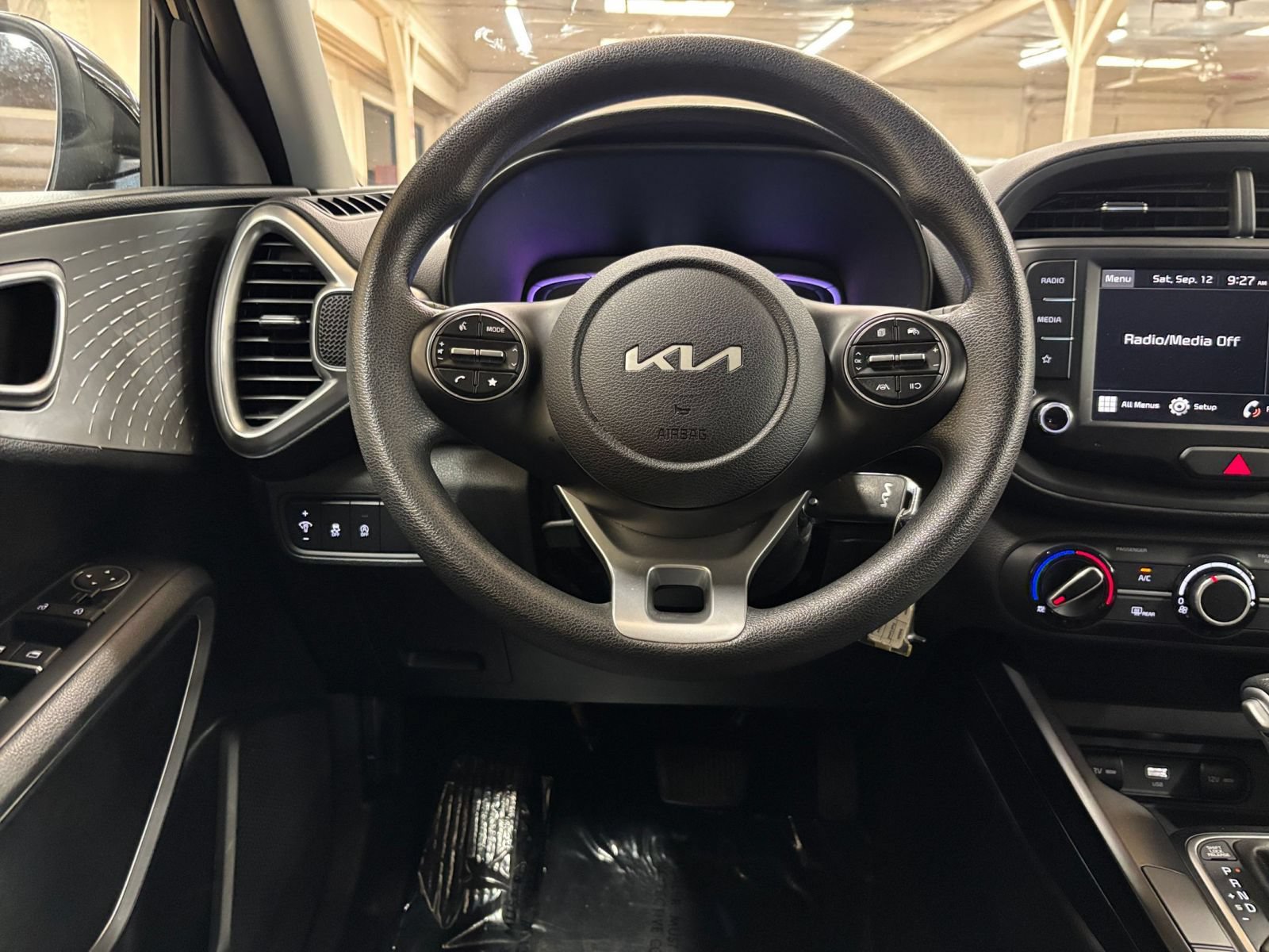 Used 2025 Kia Soul LX w/ LX Technology Package FWD image 31