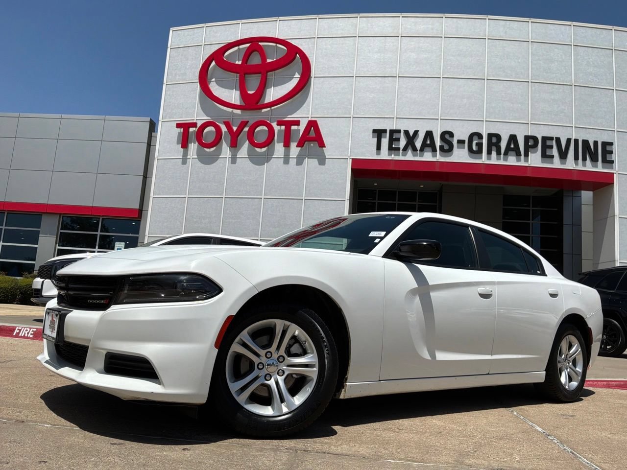 Used 2023 Dodge Charger SXT RWD image 2