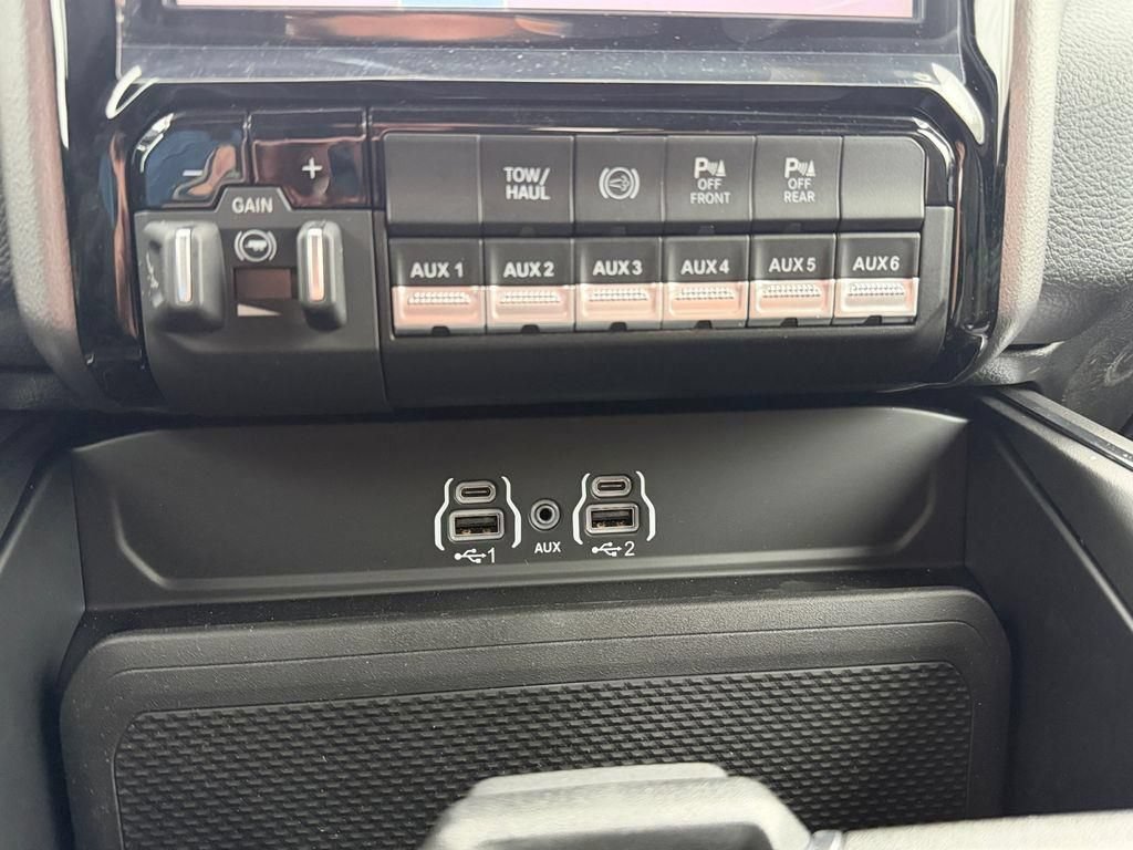 New 2026 RAM 2500 Big Horn AWD/4WD image 21