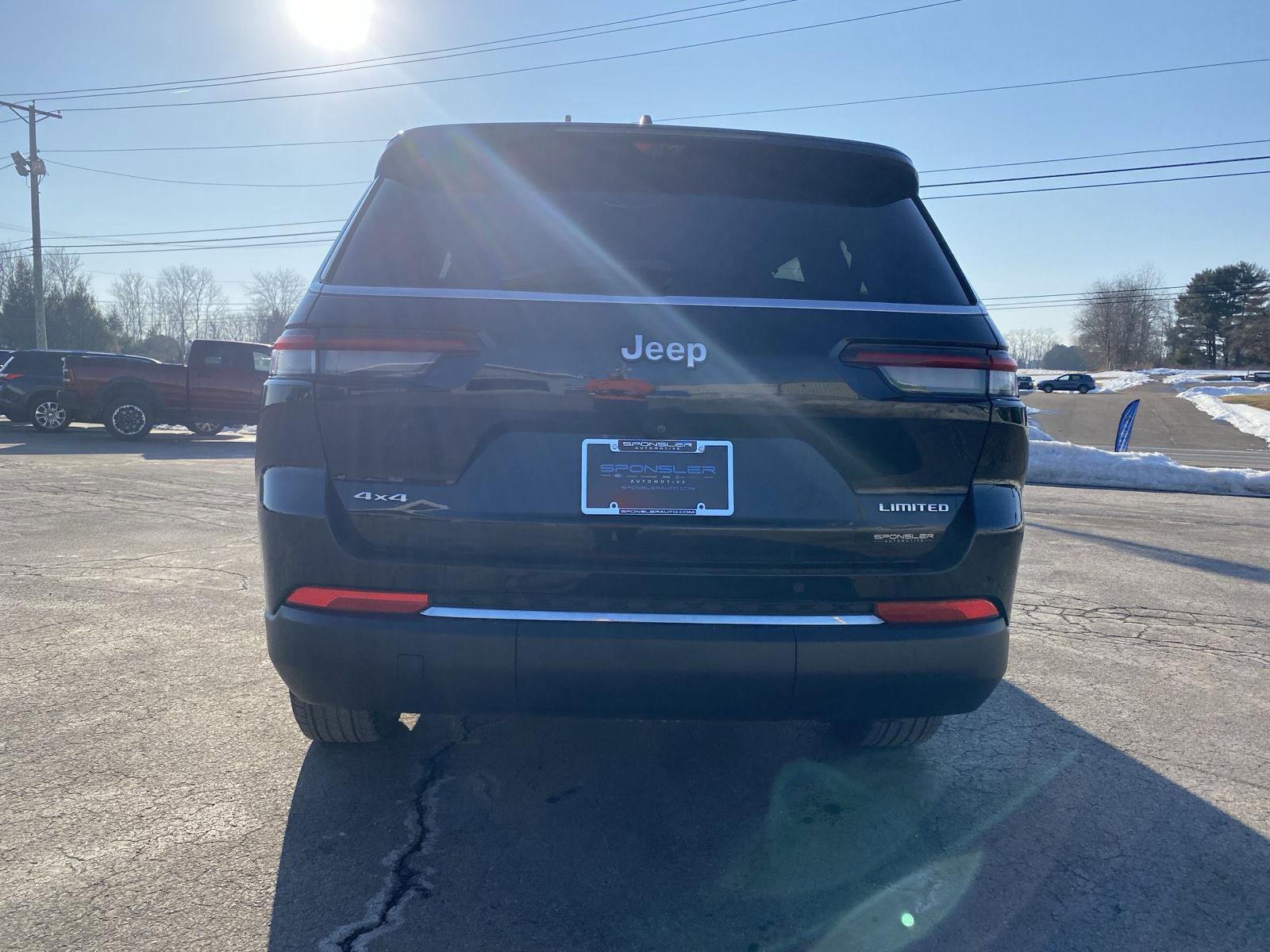 Used 2024 Jeep Grand Cherokee L Limited w/ Luxury Tech Group II image 4