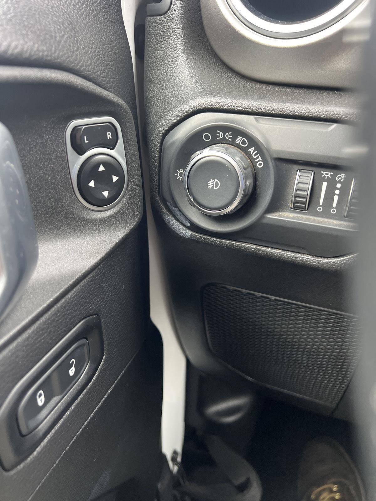 Used 2020 Jeep Wrangler Unlimited Sahara image 10