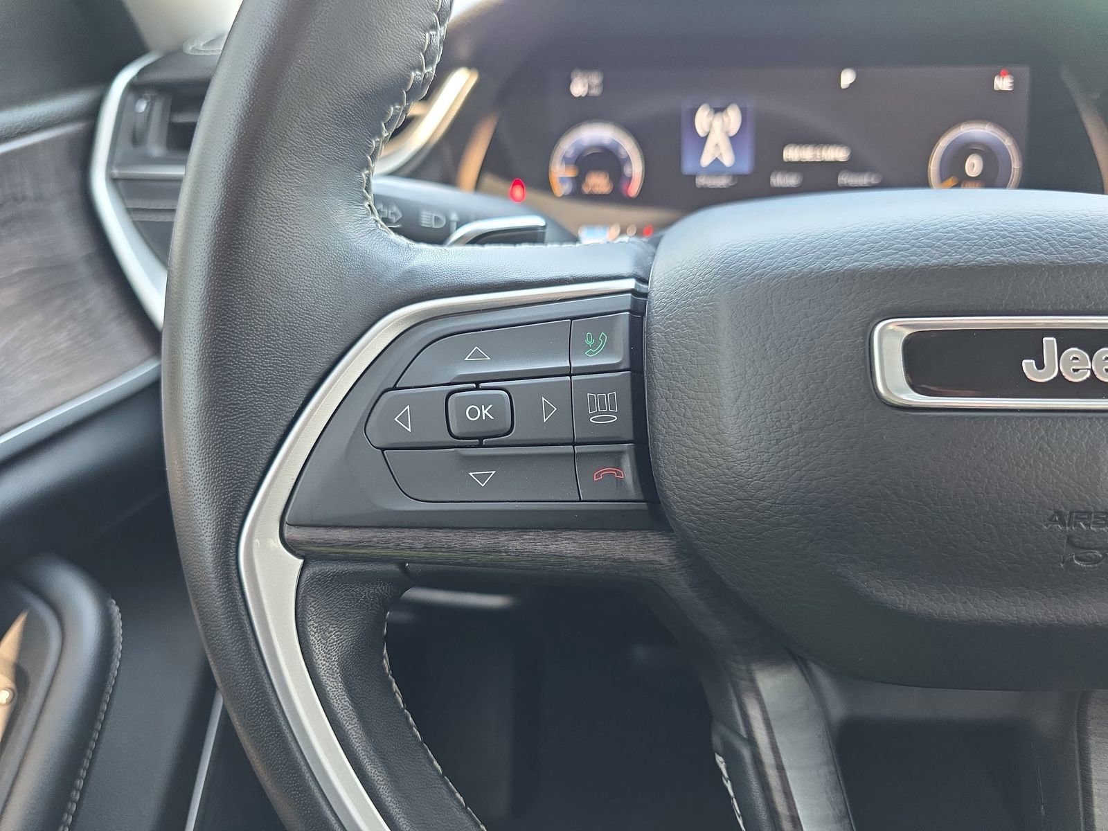 Used 2021 Jeep Grand Cherokee L Limited AWD/4WD image 18