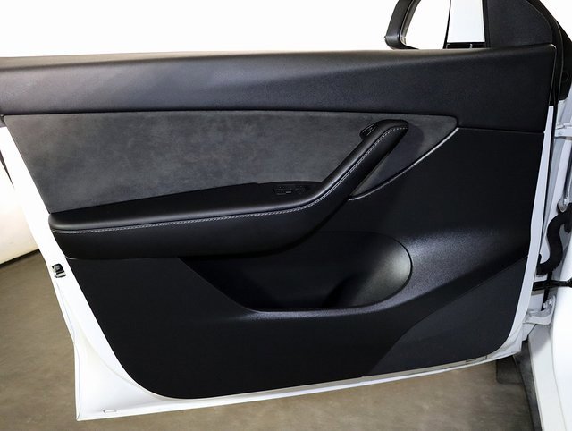 Used 2022 Tesla Model Y Performance image 22