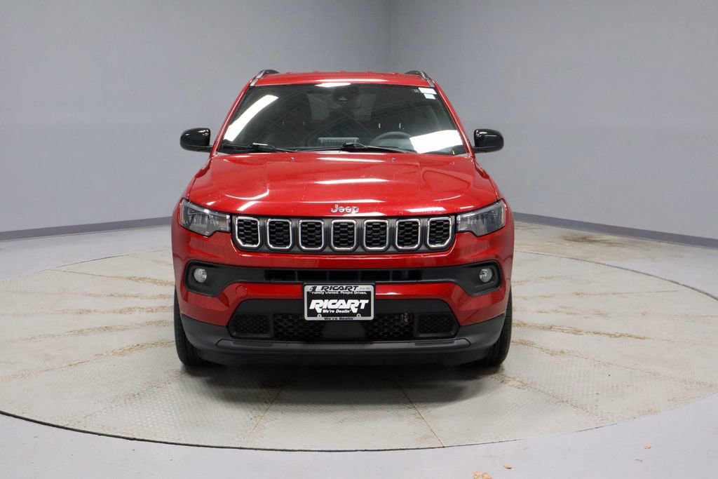 Used 2025 Jeep Compass Latitude AWD/4WD image 5
