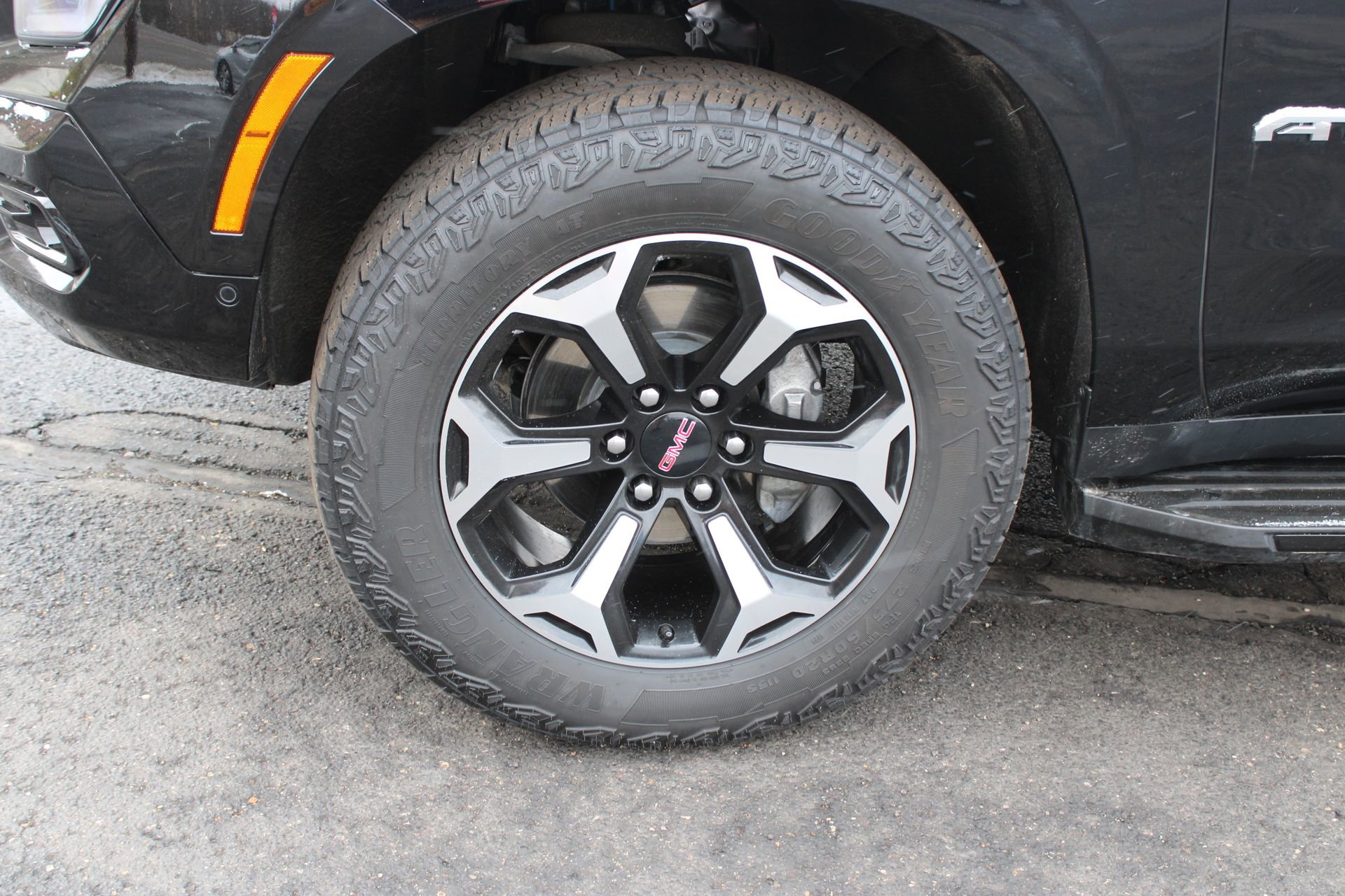 Used 2025 GMC Yukon AT4 w/ LPO, Floor Liner Package AWD/4WD image 11
