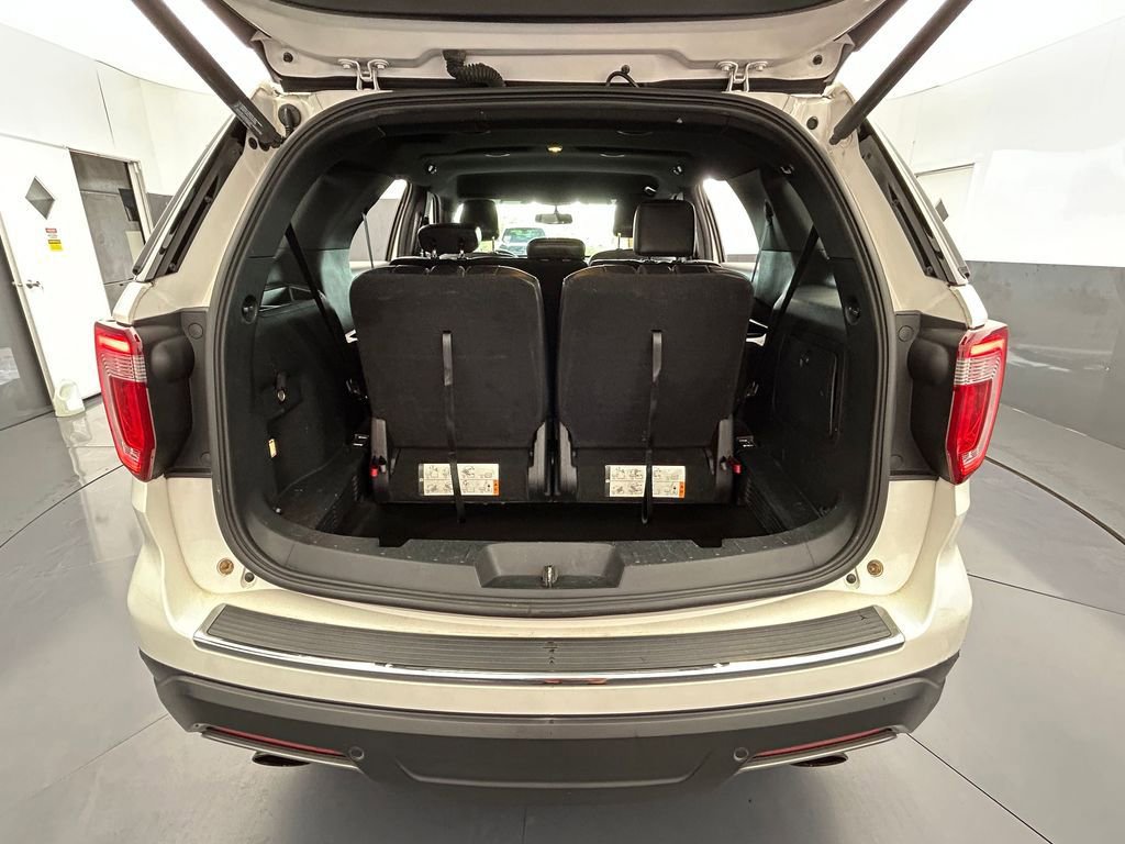 Used 2018 Ford Explorer XLT w/ Equipment Group 202A FWD image 38