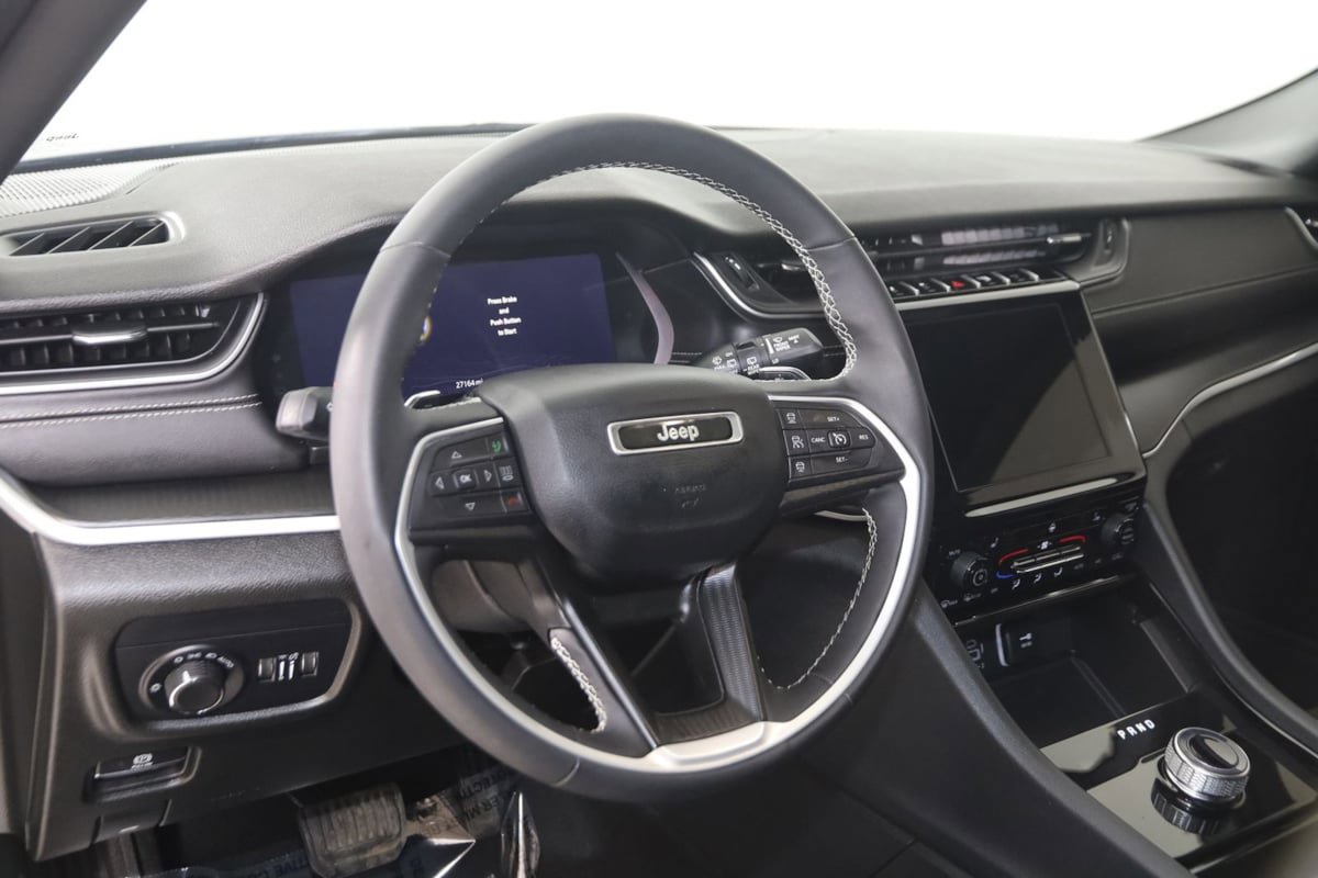 Used 2023 Jeep Grand Cherokee L Laredo AWD/4WD image 6
