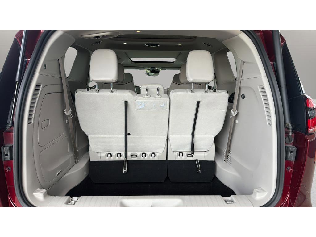 Used 2021 Chrysler Pacifica Limited w/ Uconnect Theater Family Group FWD image 16