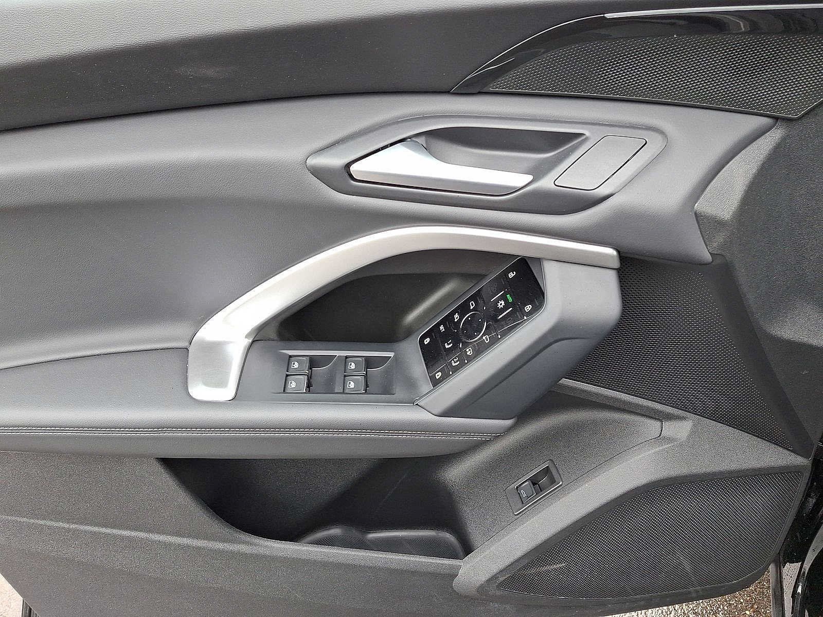 Used 2025 Audi Q5 Premium w/ Convenience Package AWD/4WD image 16