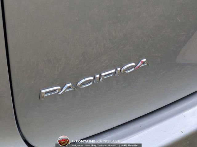 Used 2021 Chrysler Pacifica Limited AWD/4WD image 10