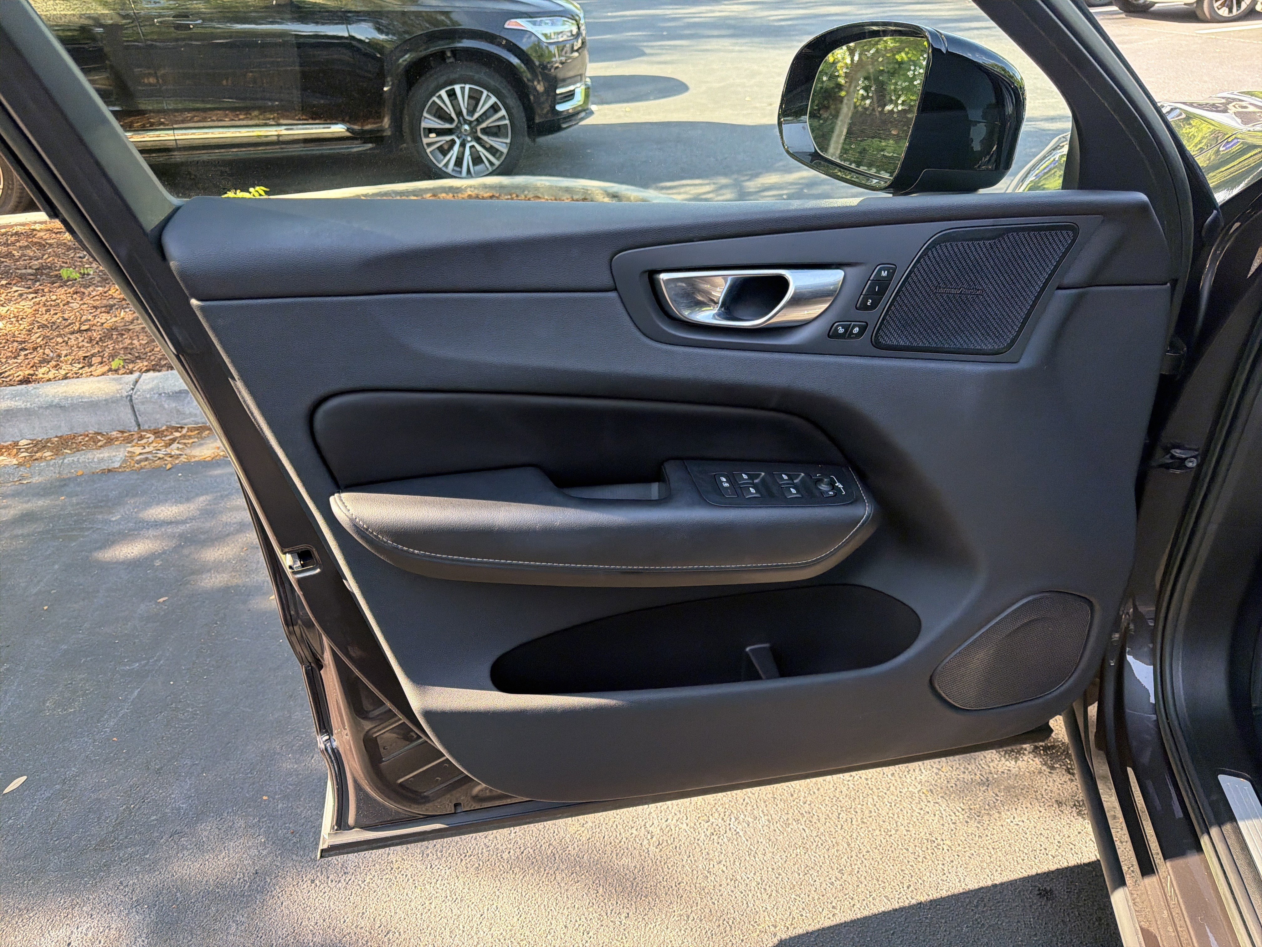 Certified 2023 Volvo XC60 B5 Ultimate image 14