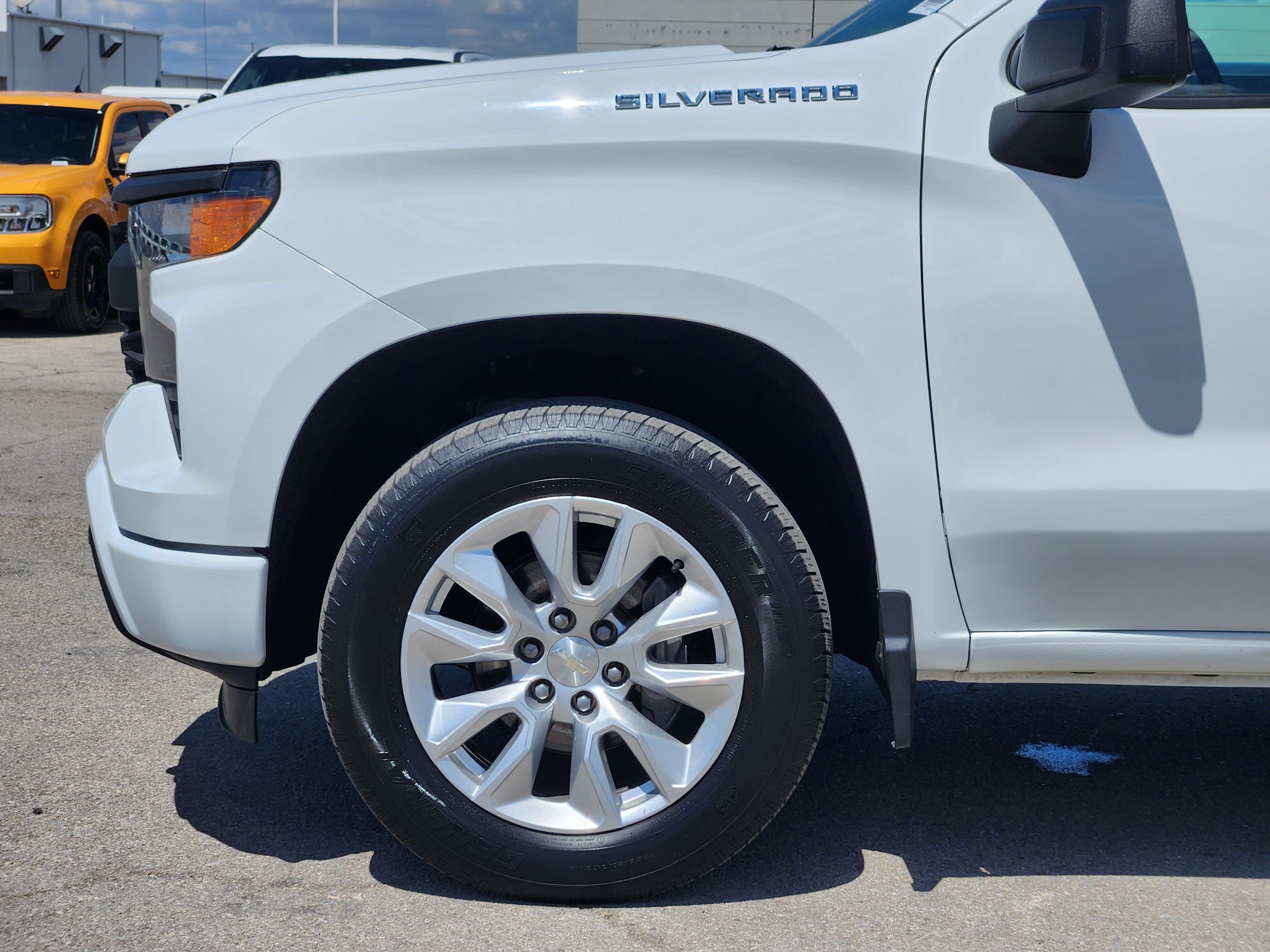 Used 2022 Chevrolet Silverado 1500 Custom AWD/4WD image 9